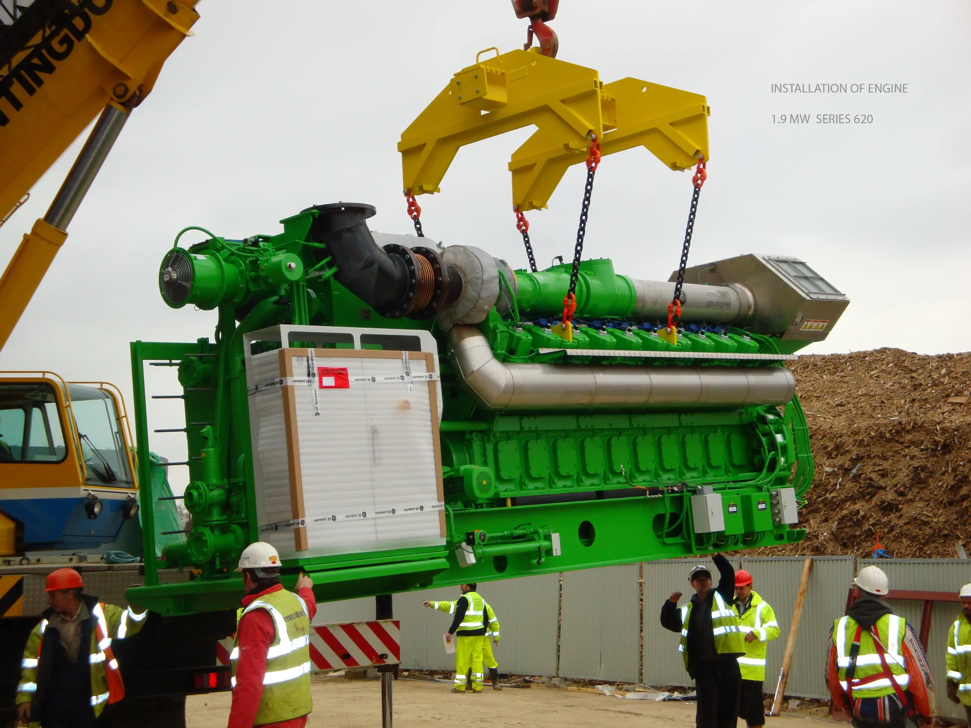 Installation of a 1.9 MW gas engine by crane